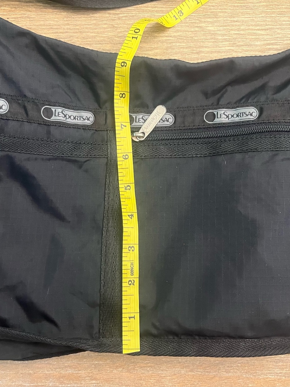 Le SportSac Black Nylon Crossbody Classic Everyday Bag EUC - Picture 7 of 9